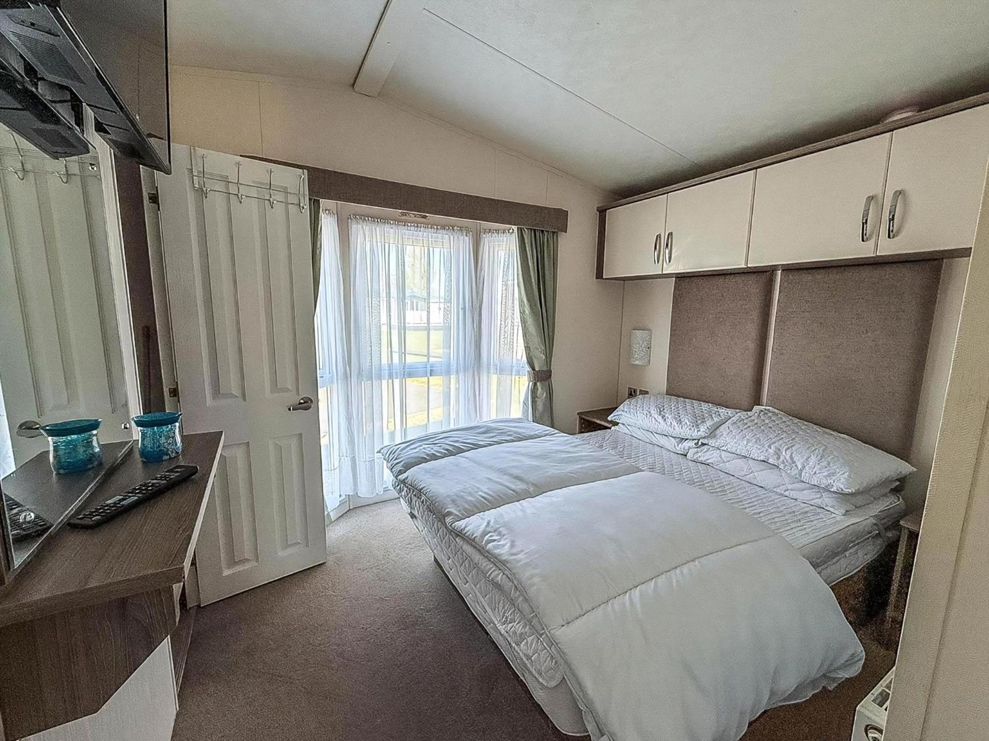 Beautiful Caravan With Decking Wifi At St Osyth Beach Holiday Park Ref 28077Dw 滨海克拉克顿 外观 照片