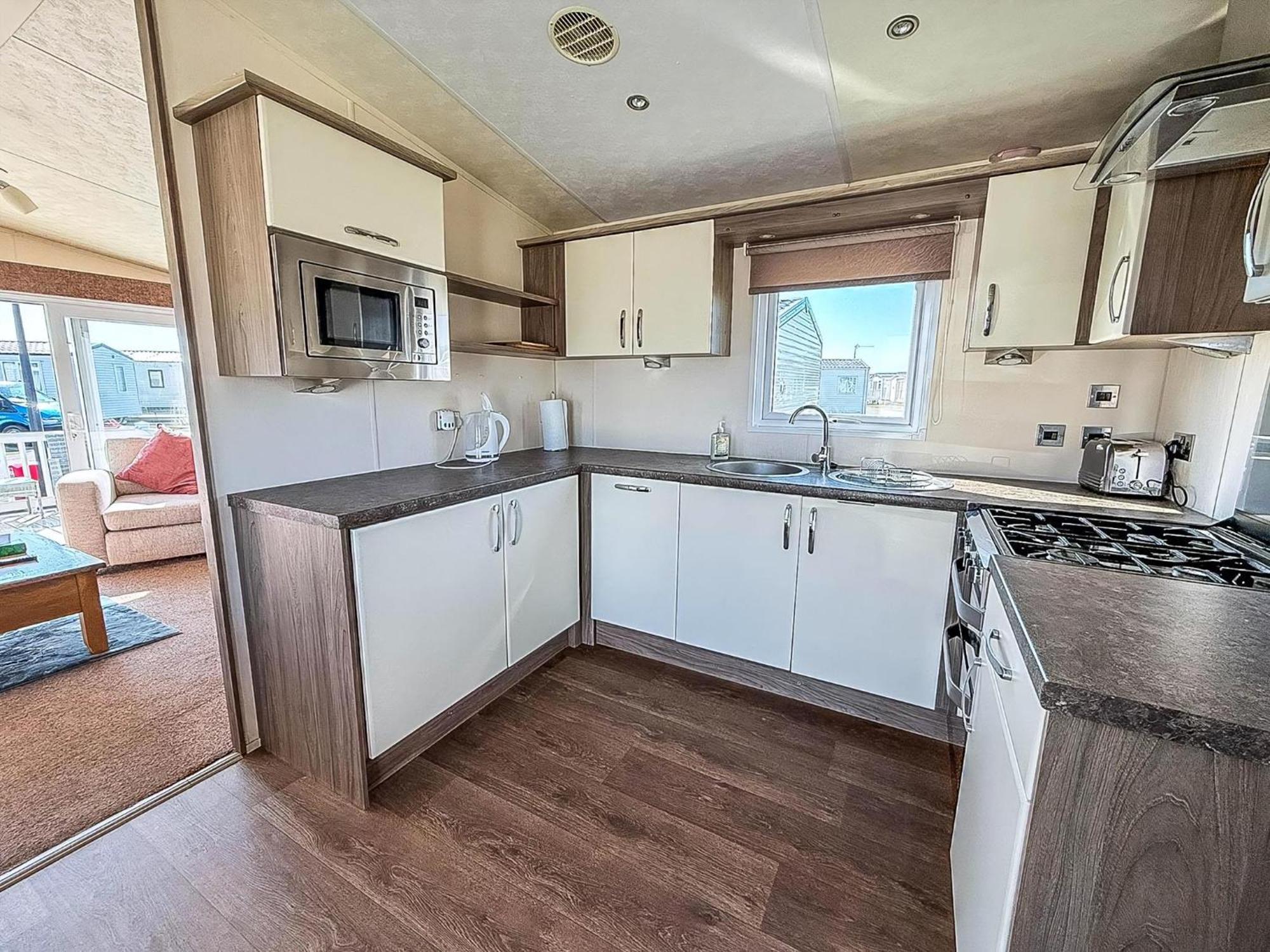 Beautiful Caravan With Decking Wifi At St Osyth Beach Holiday Park Ref 28077Dw 滨海克拉克顿 外观 照片