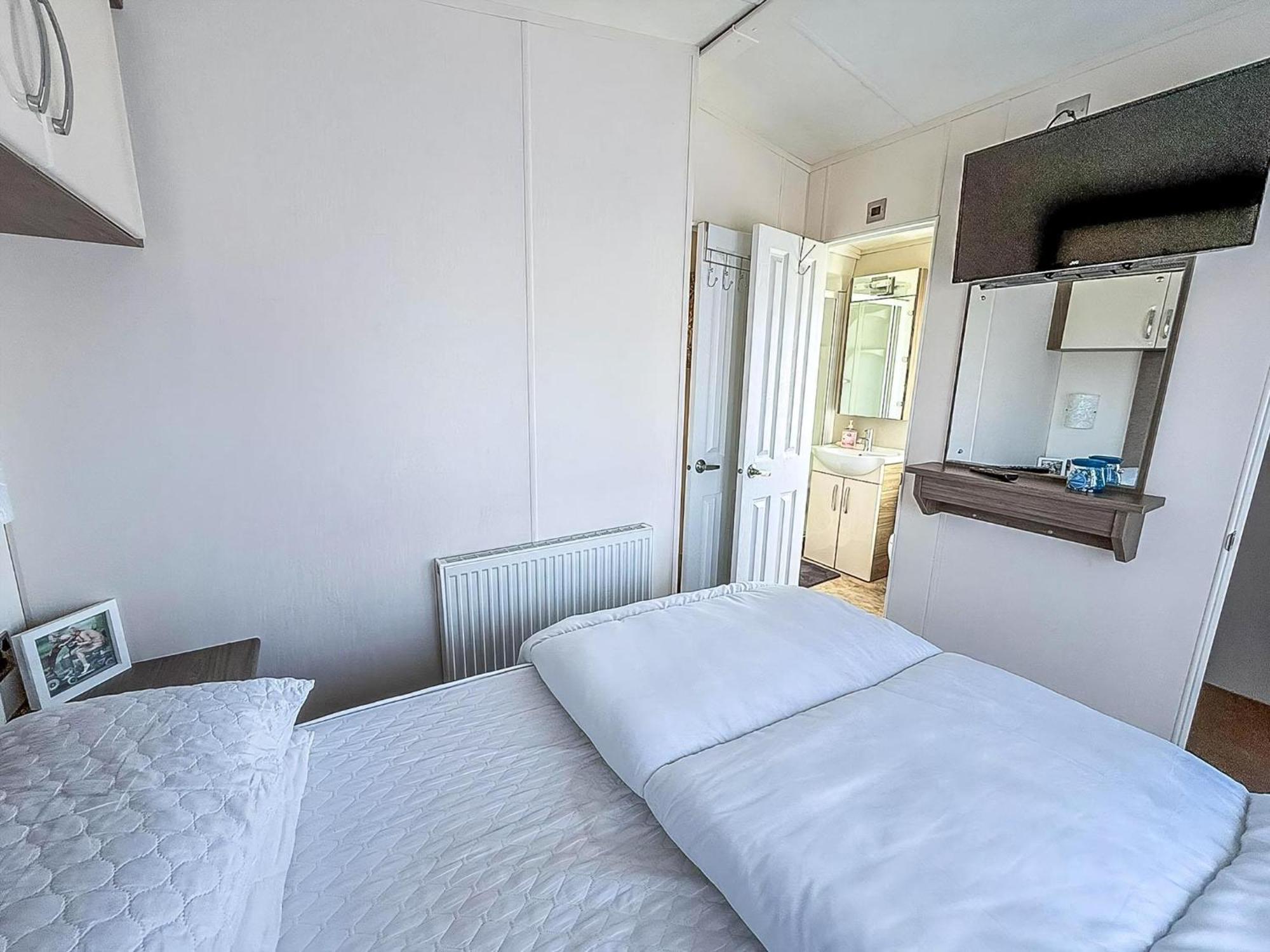 Beautiful Caravan With Decking Wifi At St Osyth Beach Holiday Park Ref 28077Dw 滨海克拉克顿 外观 照片