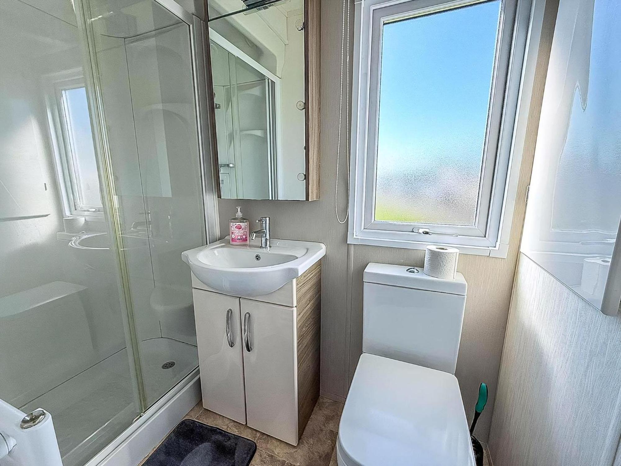 Beautiful Caravan With Decking Wifi At St Osyth Beach Holiday Park Ref 28077Dw 滨海克拉克顿 外观 照片