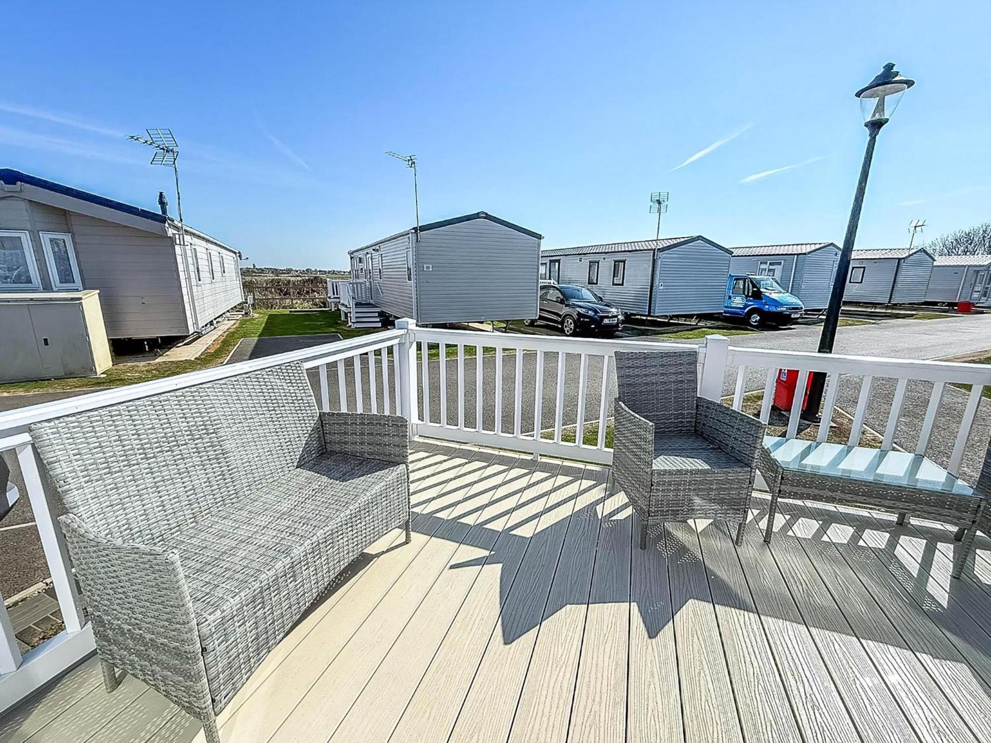 Beautiful Caravan With Decking Wifi At St Osyth Beach Holiday Park Ref 28077Dw 滨海克拉克顿 外观 照片