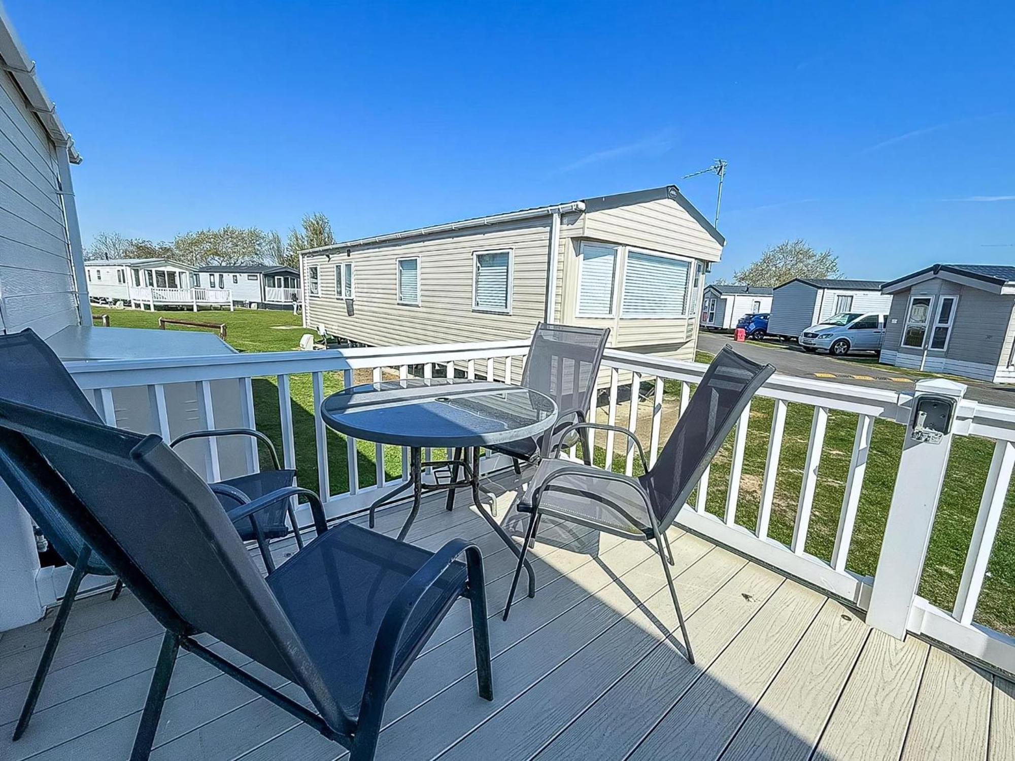 Beautiful Caravan With Decking Wifi At St Osyth Beach Holiday Park Ref 28077Dw 滨海克拉克顿 外观 照片